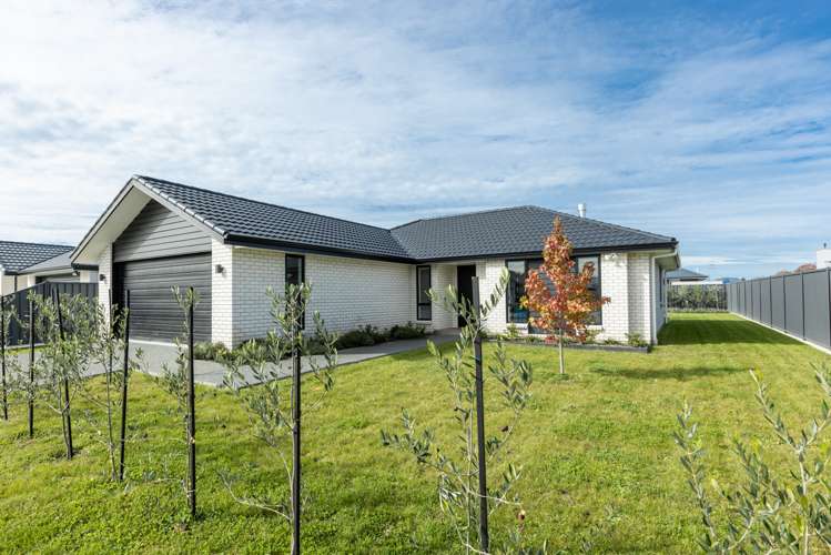 15 Hikawera Drive Frimley_14