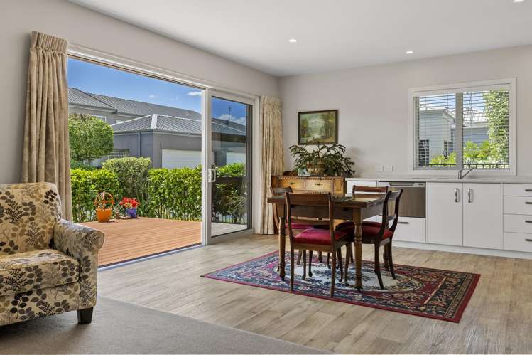 25 Chateau Crescent Rangatira Park_13