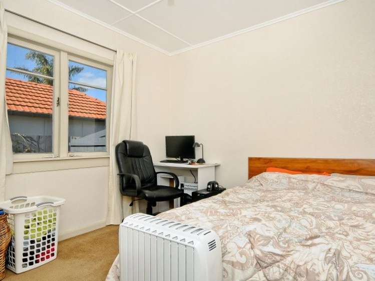 214 Clyde Street Hamilton East_13