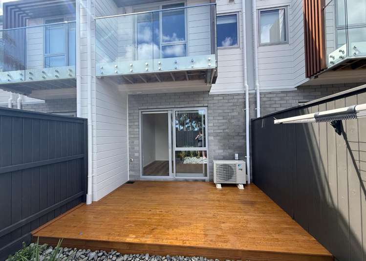 5/15 Sea Vista Avenue_0