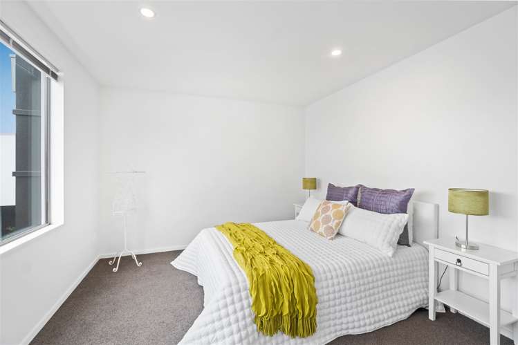 2/670 Ferry Road Woolston_13