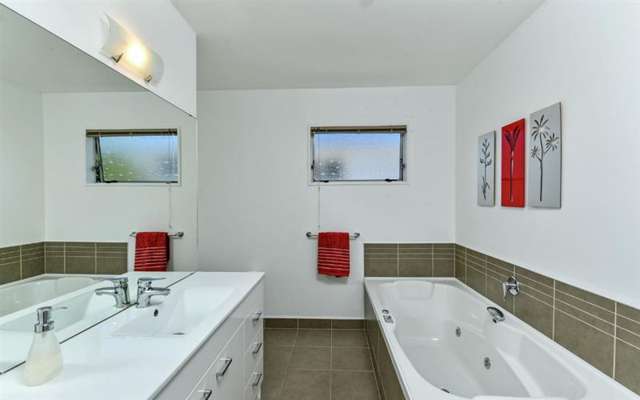 1/305 East Coast Road Mairangi Bay_3