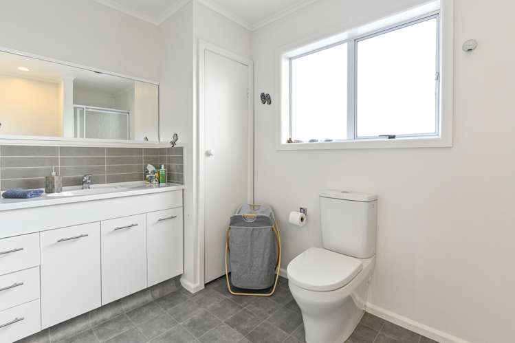 909 Harding Road Camberley_15