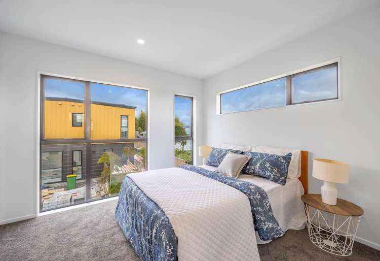  2/28 Vodanovich Road Te Atatū South_11