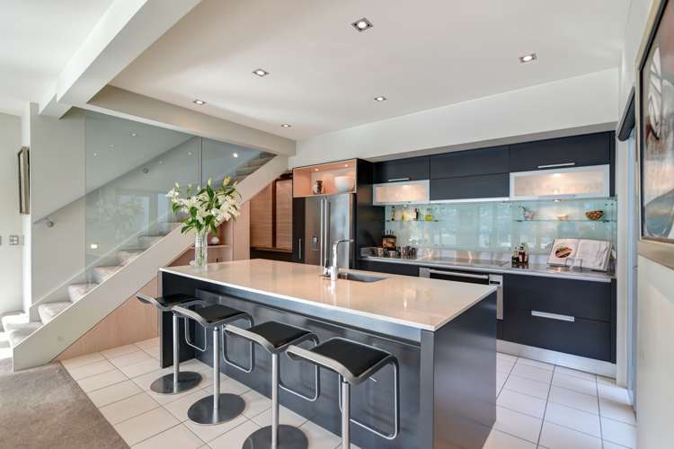 618 Peninsula Road Kelvin Heights_1