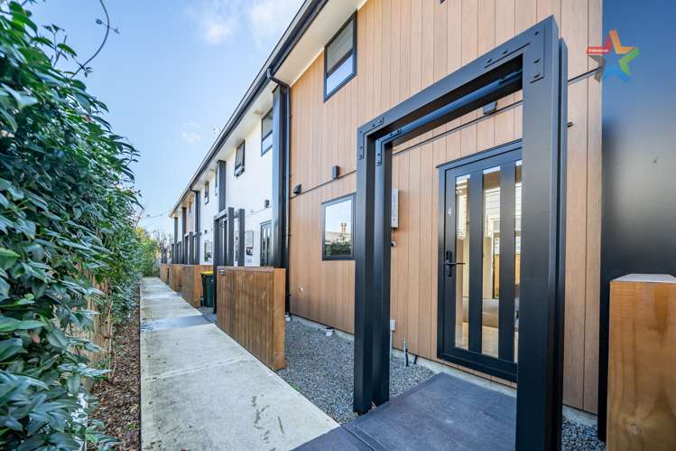 4/97 Whites Line East Waiwhetu_12