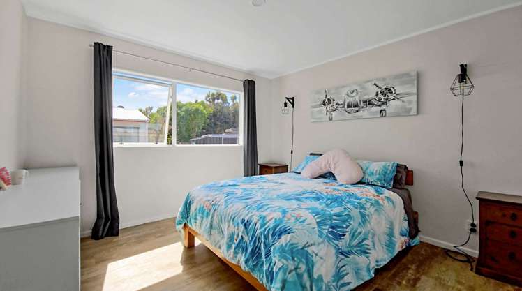 2/137 Awaroa Road Helensville_9