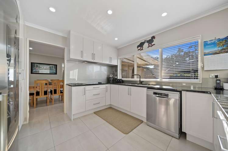17 Flora Place Wattle Downs_19