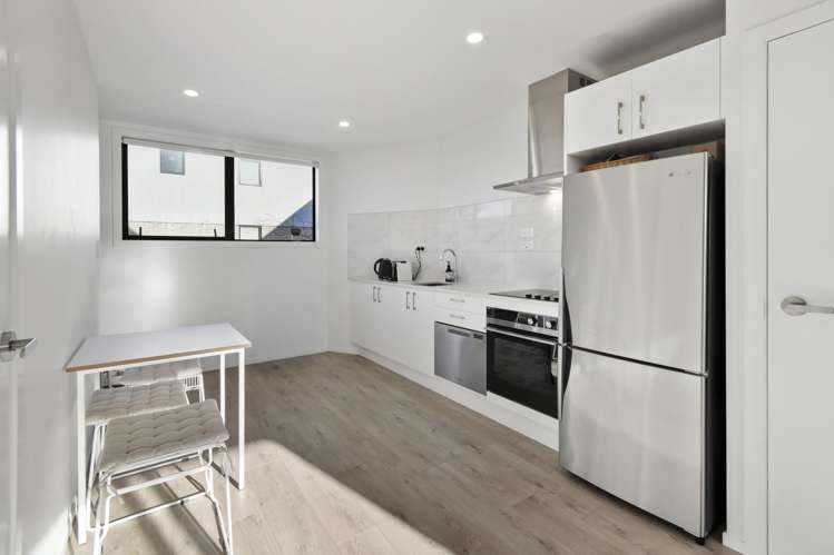 2/8 Brady Road_4