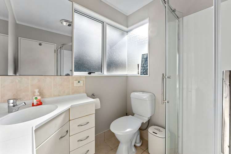 1/296 Wairau Road Glenfield_14