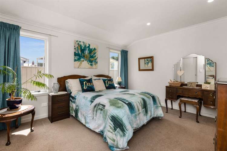 5 Gregory Grove Clive_8