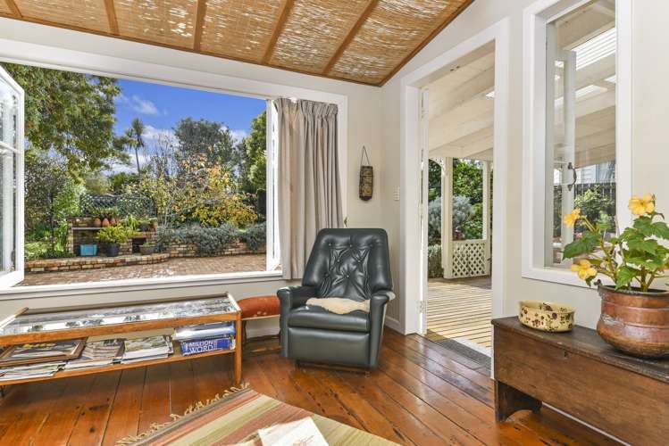 16 Ascot Avenue Narrow Neck_8