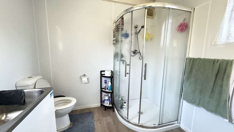 16 Woodhall Road Epsom_10