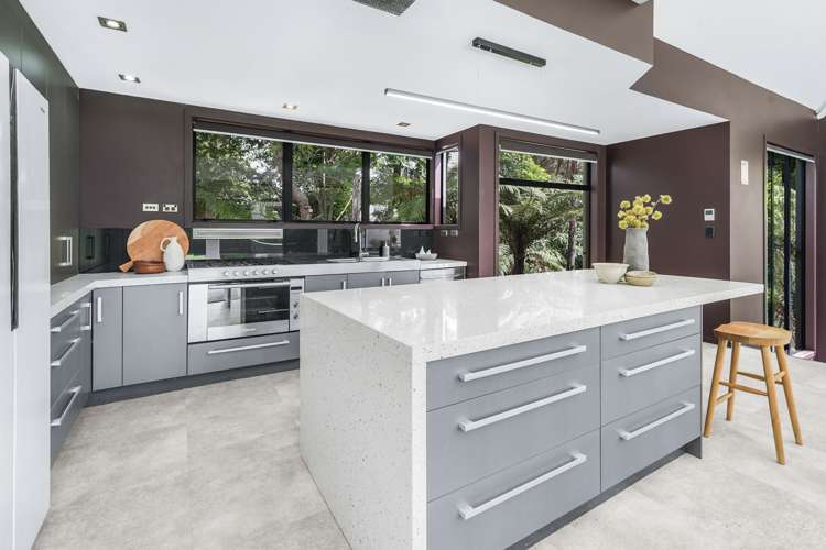 939 River Road Queenwood_10