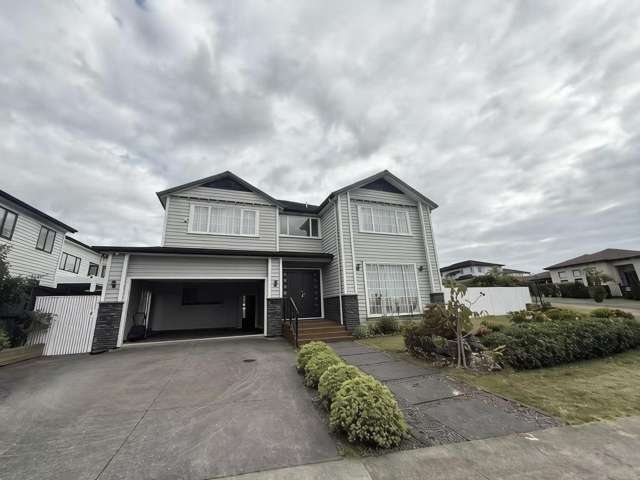 Luxury home and income family home in silverdale