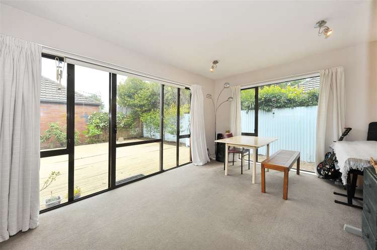 2/77 Mackworth Street Woolston_3