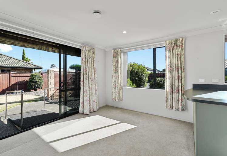 13 Covent Drive Stoke_7