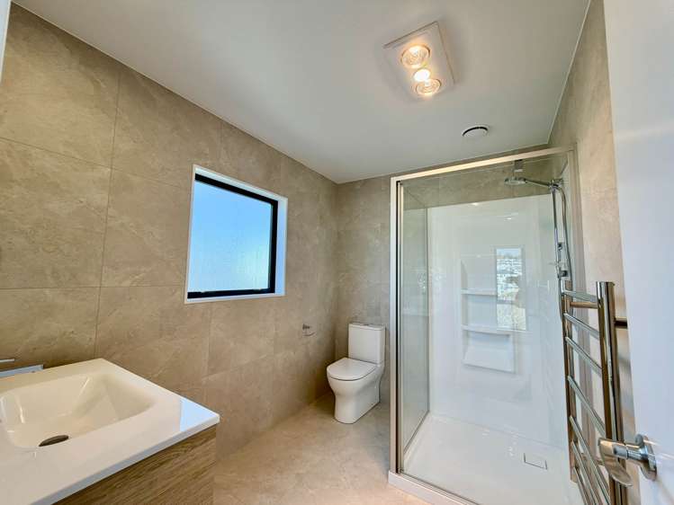 1 Karamu Street Flat Bush_12