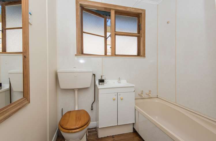 42 Murphy Street Toi Toi_11