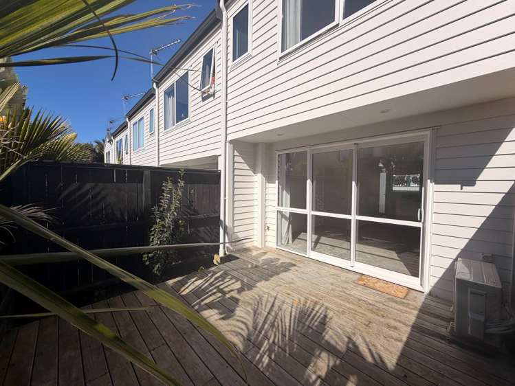 1/70 Barrack Road Mt Wellington_12