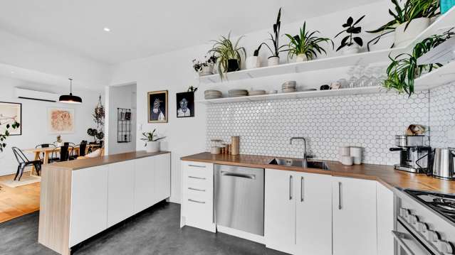 3 Pages Road Lyttelton_3