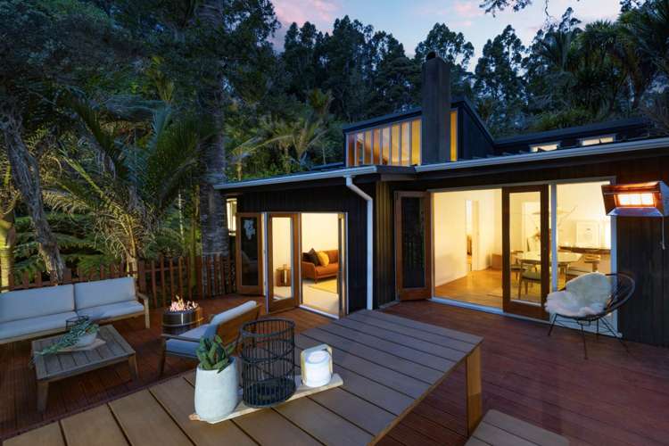 15 Valley View Road Titirangi_23