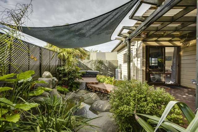 Huge section, huge garaging, huge opportunity