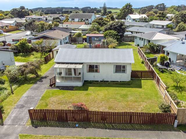 2 Simcox Street Otaki Beach_3