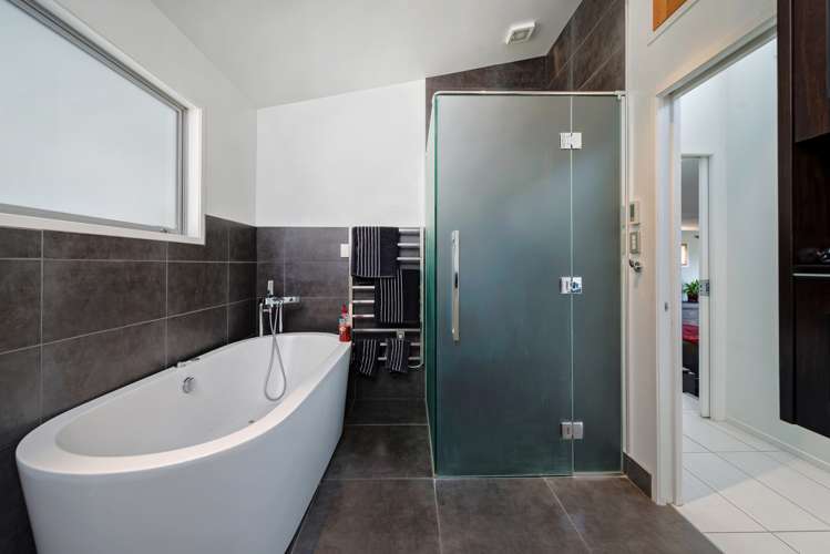 9 French Place Tihiotonga_10