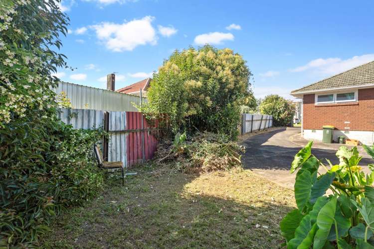 26 Crown Crescent Otara_24