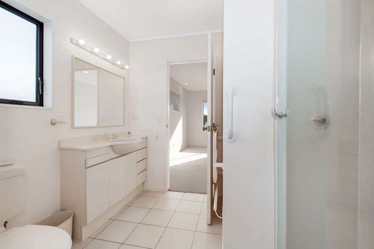 2/32a Howard Road Northcote_12