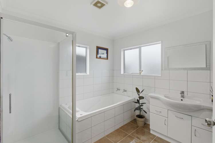 100 Hendersons Line Marton_10