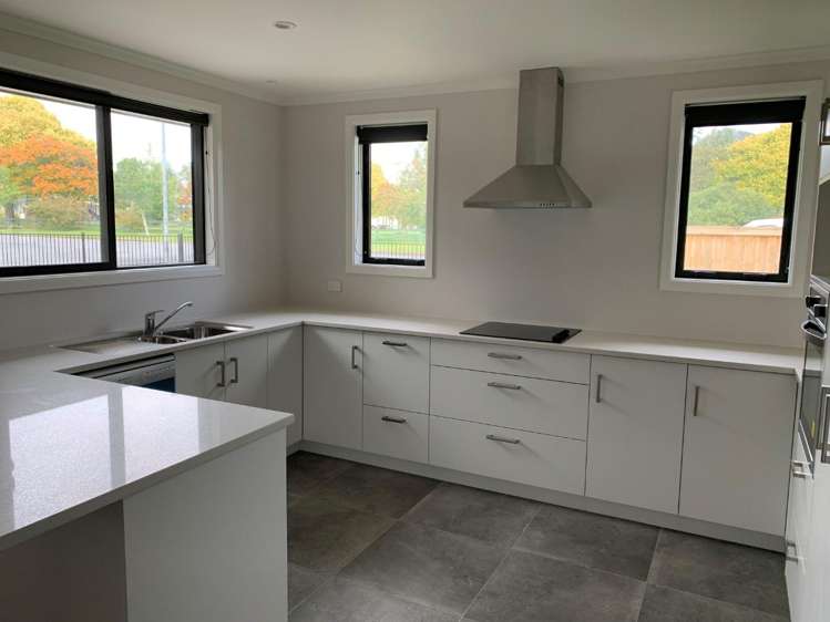 2 Railway Road 11337_4