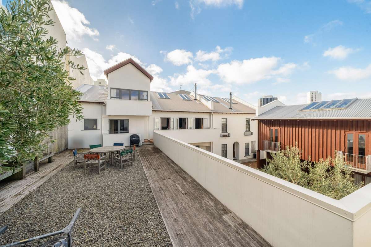 2/12 Little George Street_3