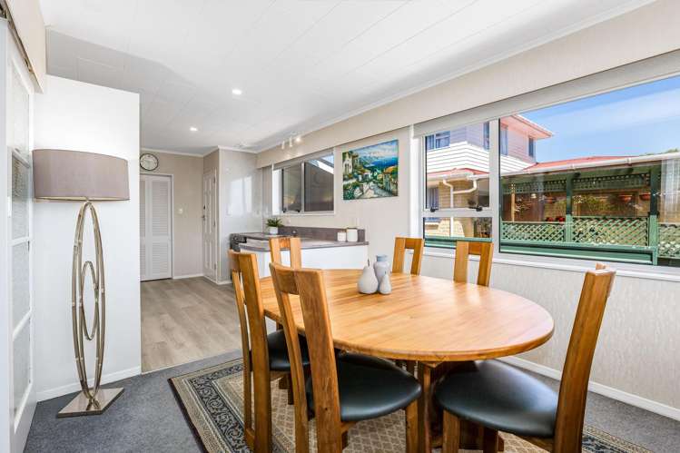 8 Tacoma Drive Totara Park_2