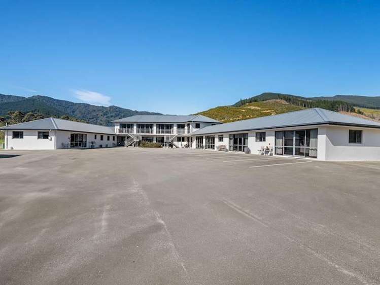 1594 Queen Charlotte Drive Linkwater_1