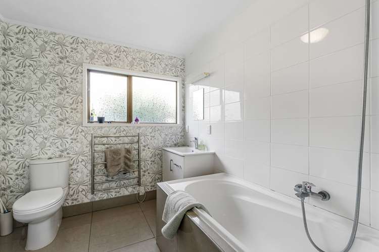 1/1 Sharon Road Browns Bay_26
