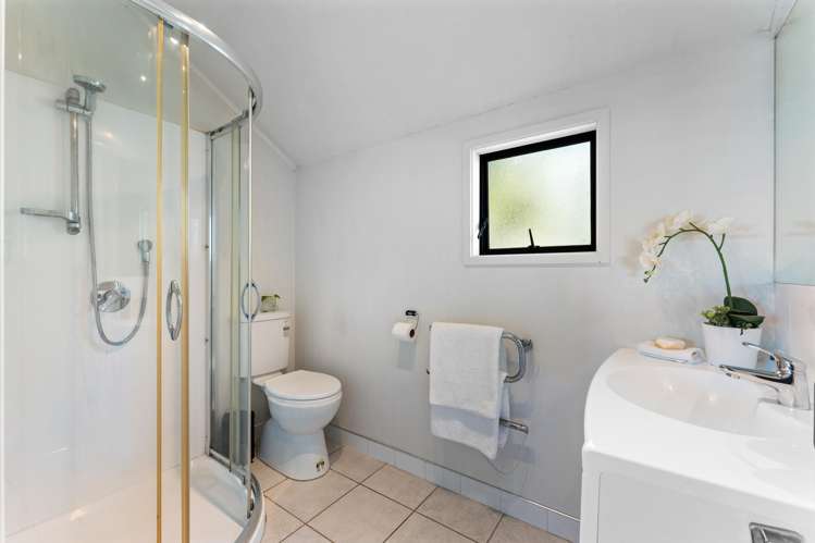 10 Camilla Grove Totara Vale_19