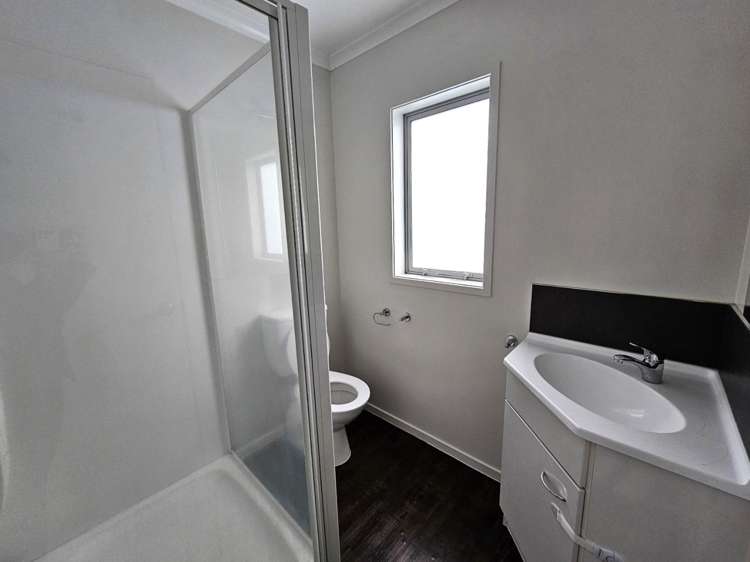 10b Paritutu Road 2164_7