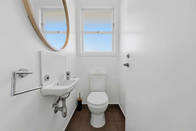 143 Riddell Road 1670_16