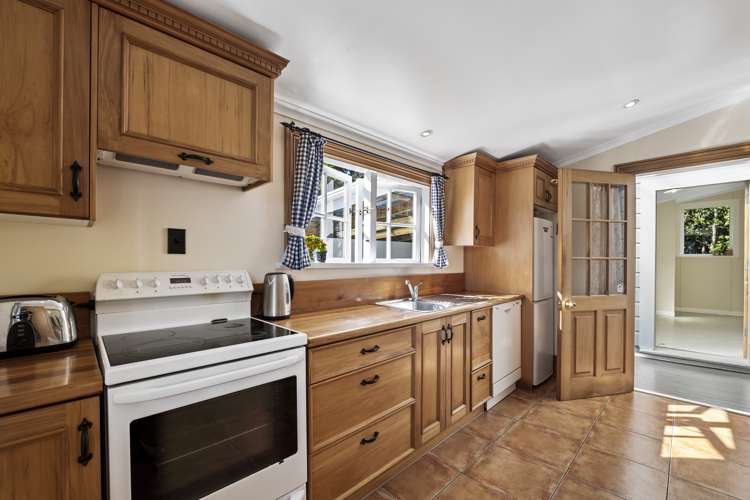 1017 Main North Road Onaero_13