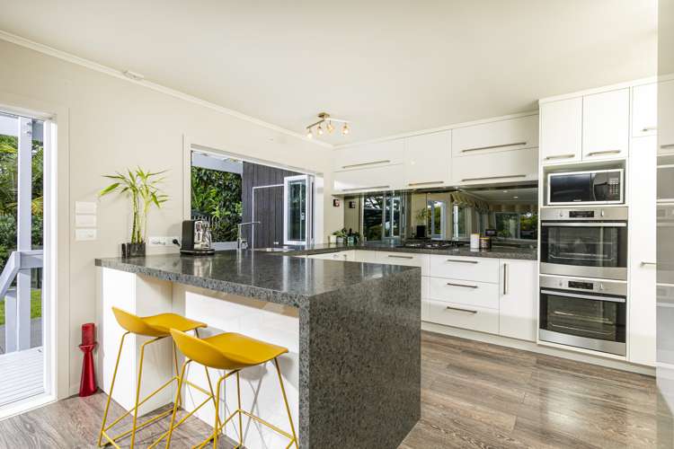 132 Attwood Road Paremoremo_4