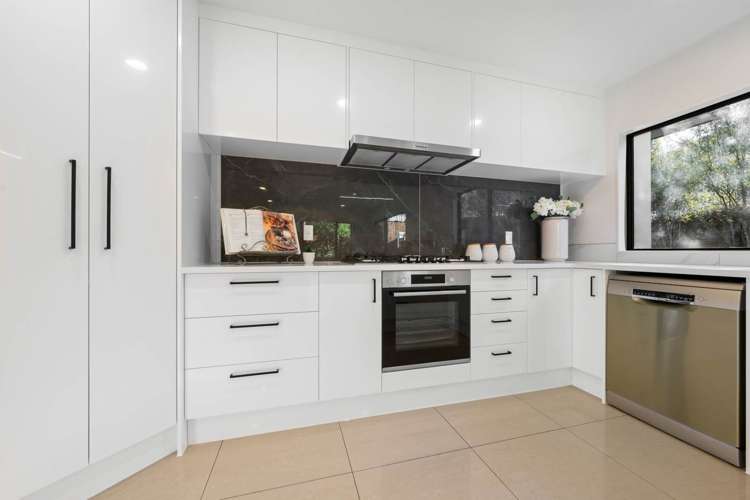 8 Mebis Way Flat Bush_12