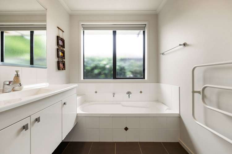 32 Winchester Place Rototuna North_17