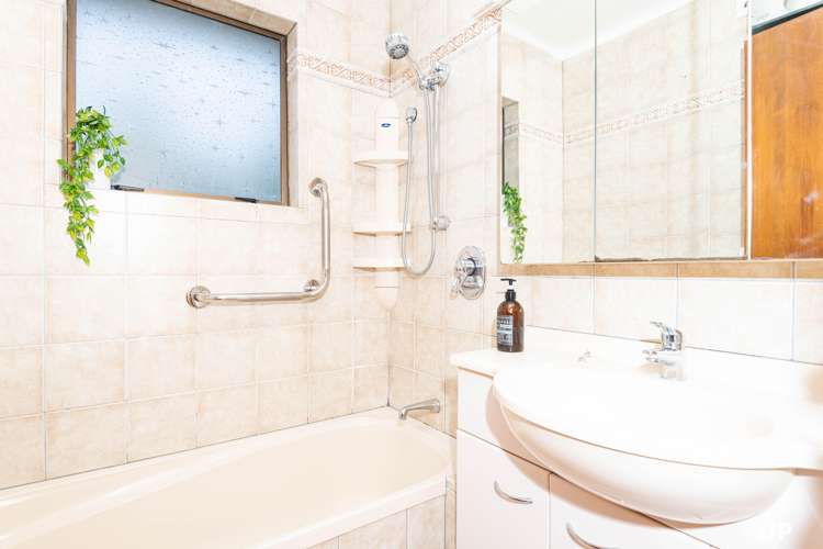 23 Chisbury Street Churton Park_10