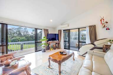 1/57 Unsworth Drive_2