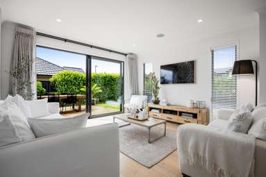 8 Walter Lawry Road_4