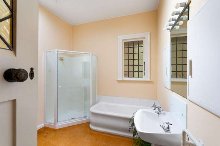 2 Roslyn Road Bluff Hill_17