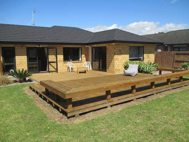 Sunny, Warm Home with Great Outdoor living