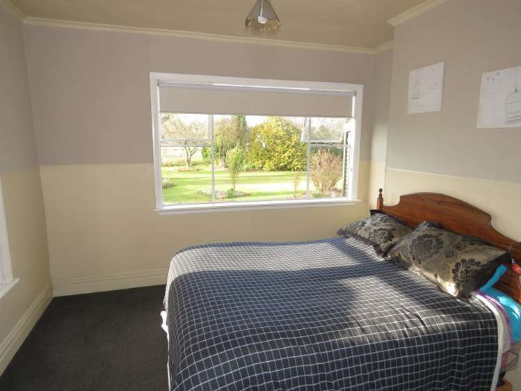 27 Chertsey Line Road Chertsey_5